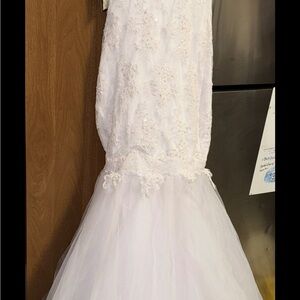 NWT Elegant Lauren Elaine wedding dress size 2